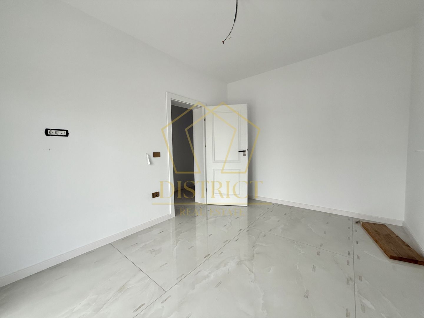 Duplex premium 4 camere, 2 balcoane | Covaci - Poză 10