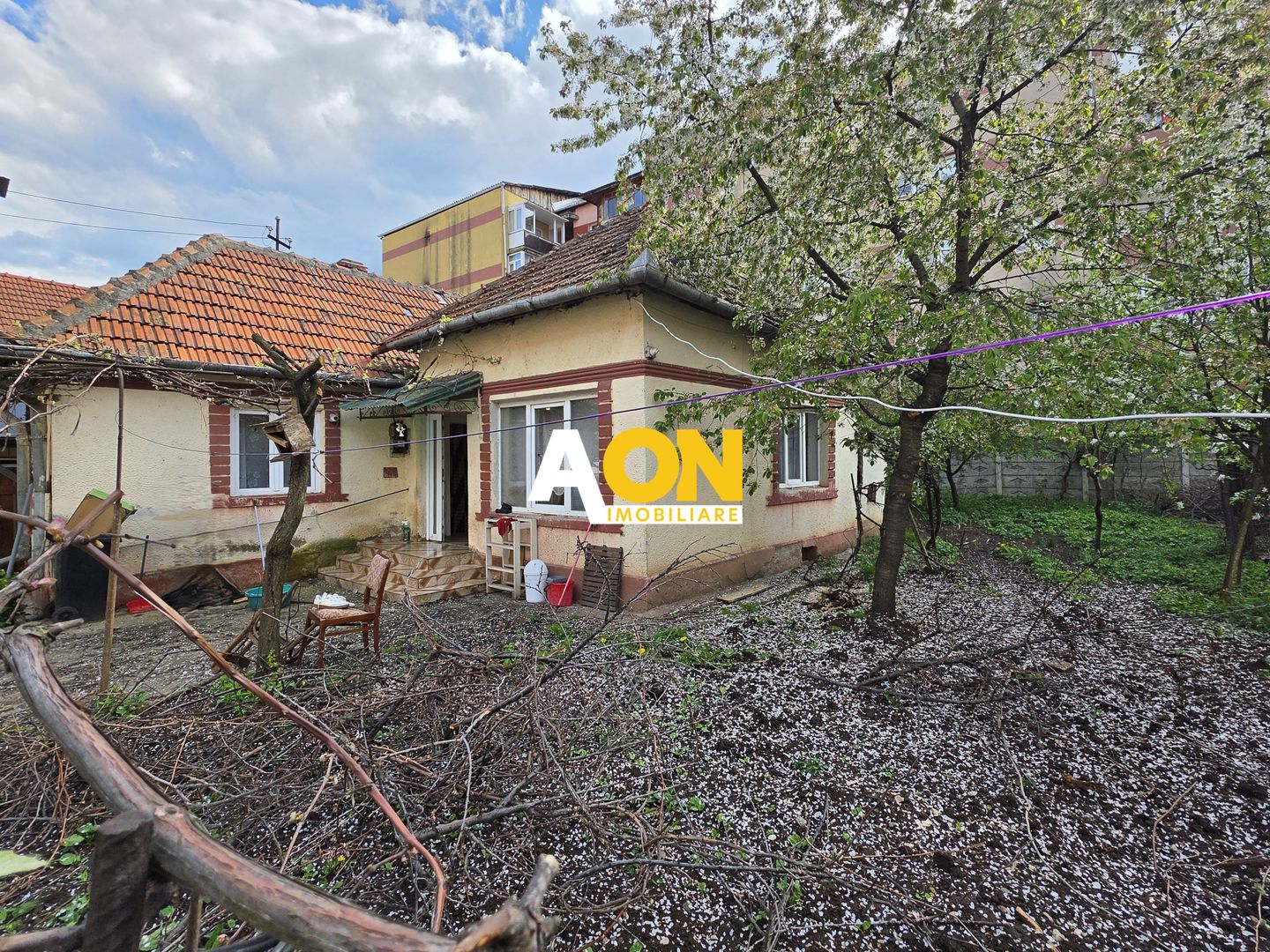 Casa cu 2 camere, 300 mp teren, pretabila pt. muncitori, Cetate - Poză 2