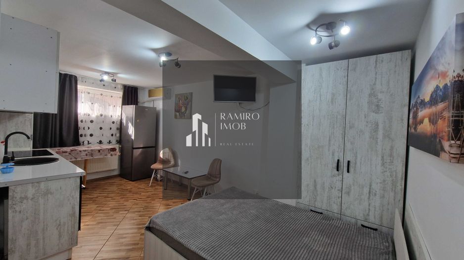 GARSONIERA 30MP, EROII REVOLUTIEI - Poză 1