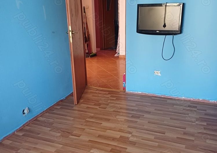 Vând apartament 4 camere - Poză 1