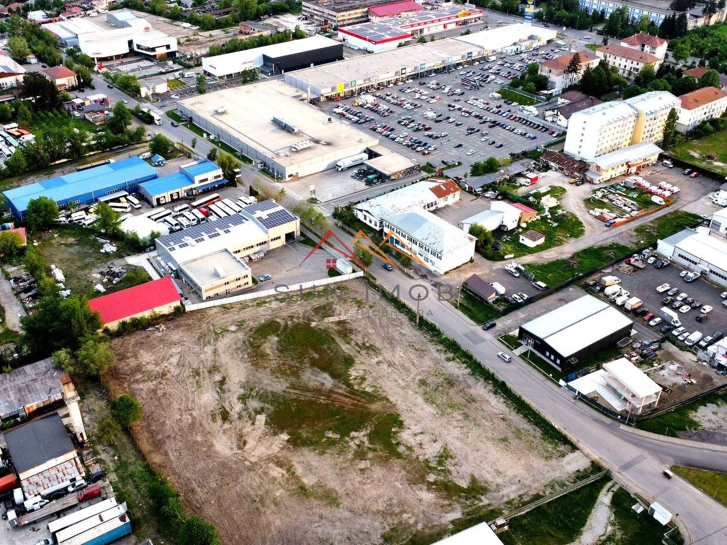 Teren intravilan 9600 m2, central, zona comerciala, Campina, Prahova - Poză 2
