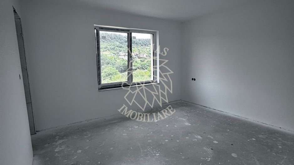 Casa Finisata 164 mp con.-teren 400 mp-garaj-1 km de Podul Jelnei - Poză 4