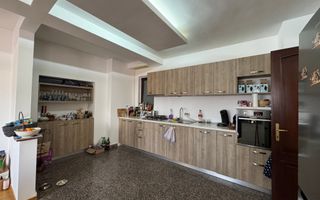 Apartament Elegant de Vânzare – 5 Camere/ 3 Băi, *Arcul de Triumf* - Poză 21