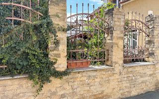 Casa singura in curte ultracentral in Oradea - Poză 12