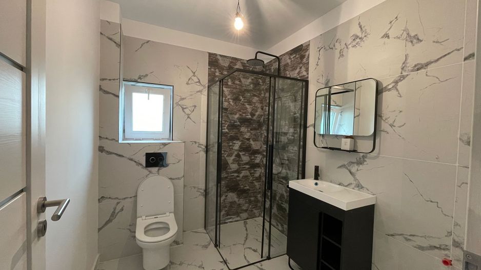 Duplex-4 camere-pozitie excelenta-la asfalt-Remetea Mare - Poză 12