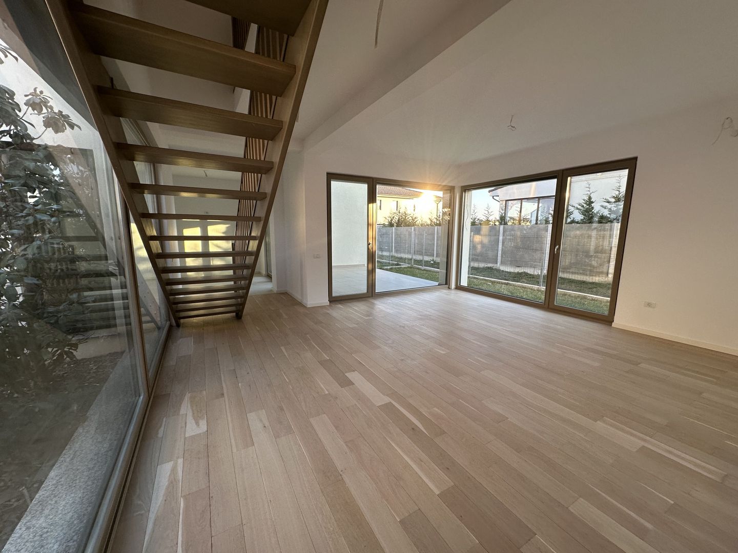 Casa cu 5 camere - Dumbarvita - Poză 4