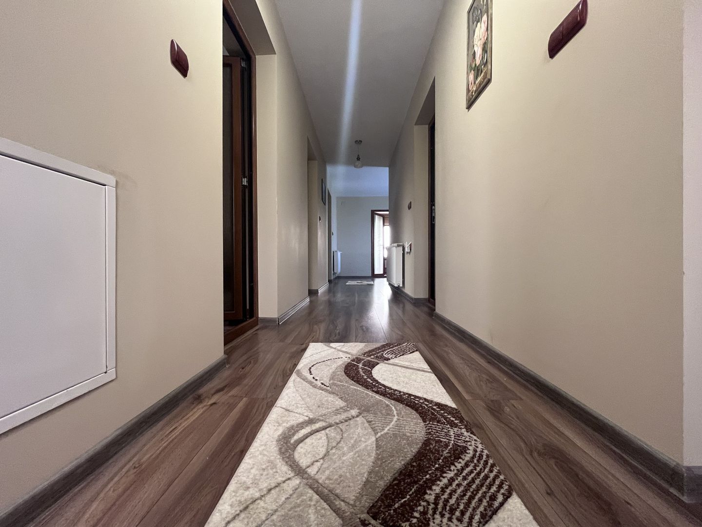 Casa de vânzare în Vulcana Pandele, la o distanță mica de oraș! - Poză 22