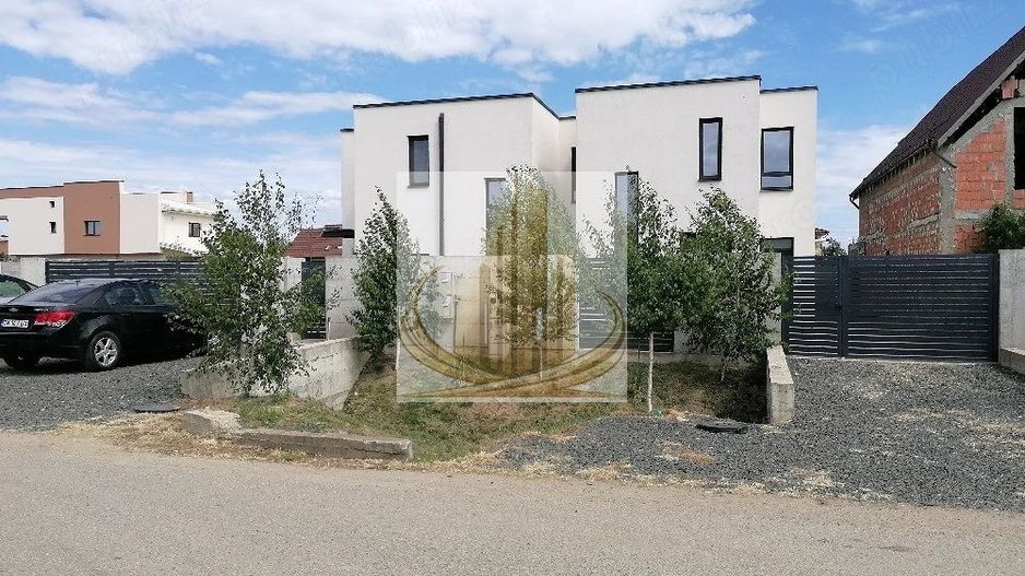 Casa aproape de scoala, gradinita, liceu, 4 camere, asfalt, toate utilitatile - Poză 5