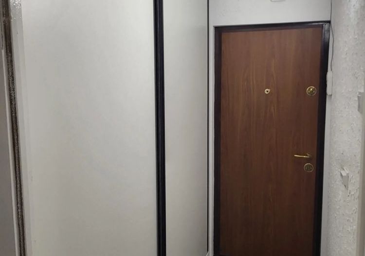 Garsoniera de închiriat în 1 Mai str Ion Augustin - Poză 4