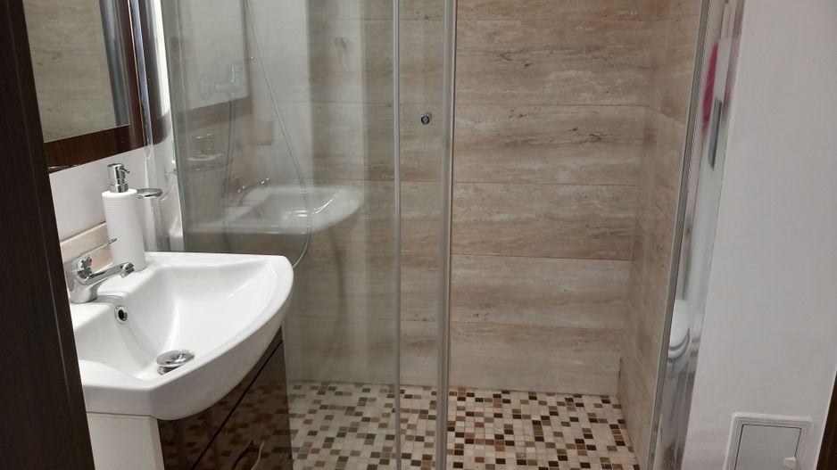 BRASADAS închiriază ap 2 cam etaj 1/8 50mp Piata UNIRII. - Poză 4