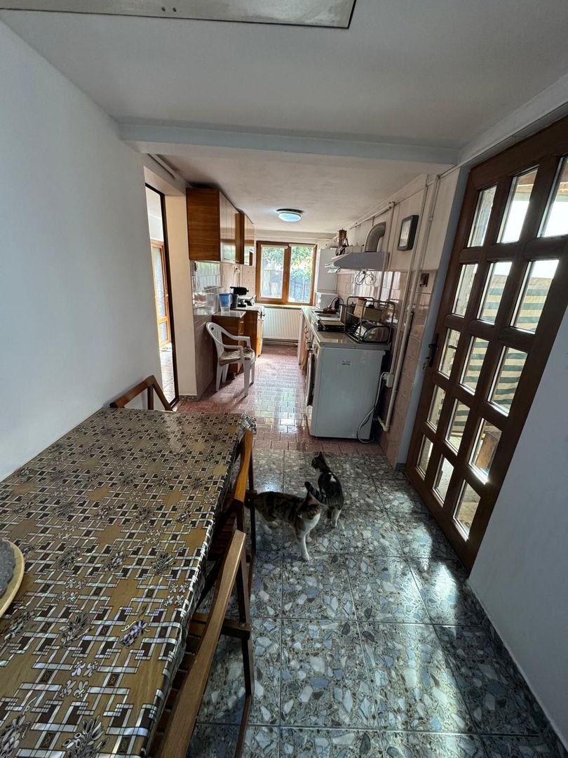 Casă cu 4 camere de vânzare – Str. I. C. Brătianu - Poză 3