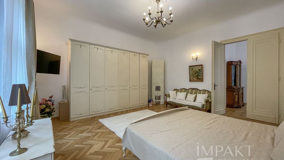 Apartament deosebit cu 3 camere, curte si parcare, aproape de Centru - Poză 8