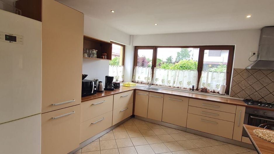 Vila spațioasă și recent renovată în Ghiroda! - Poză 76