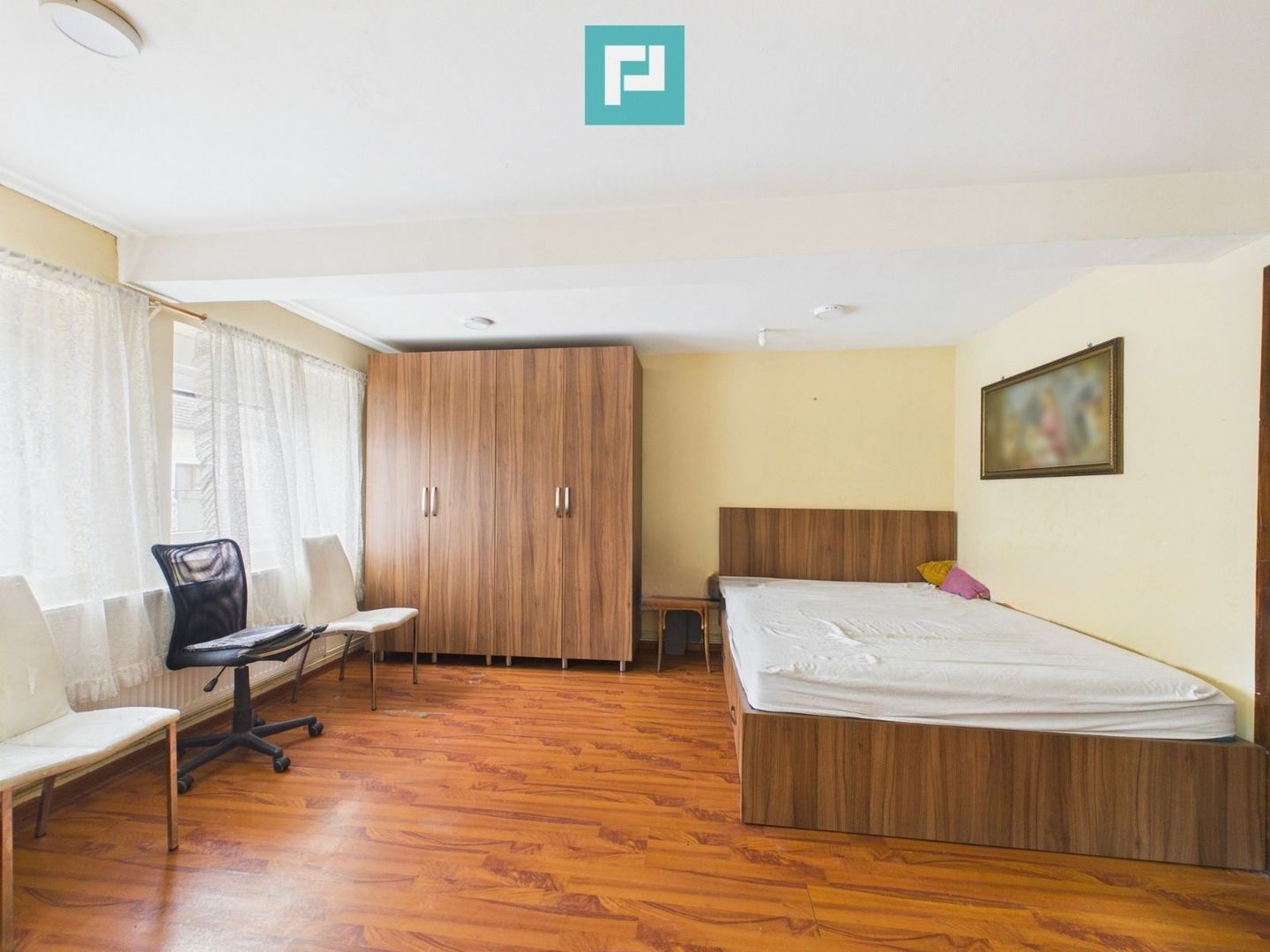 Casă cu 755 mp teren, zonă centrală Curtici - Poză 2