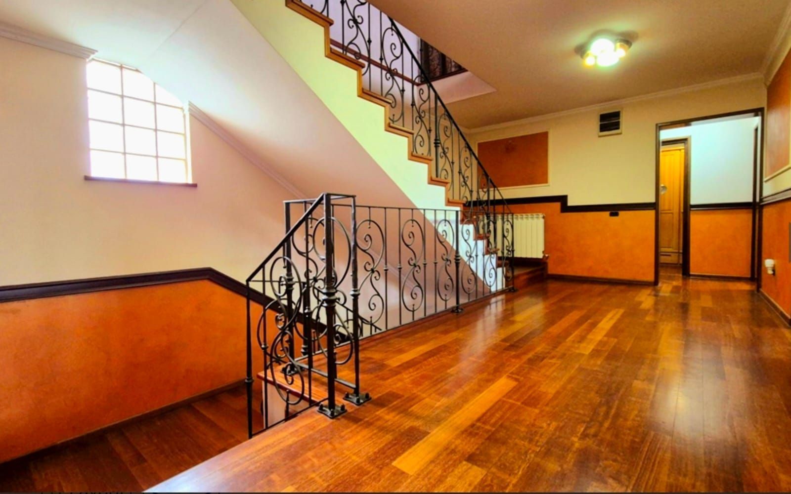 Cauți o casă mare sau spațiu pentru business? Aici le ai pe ambele! - Poză 14