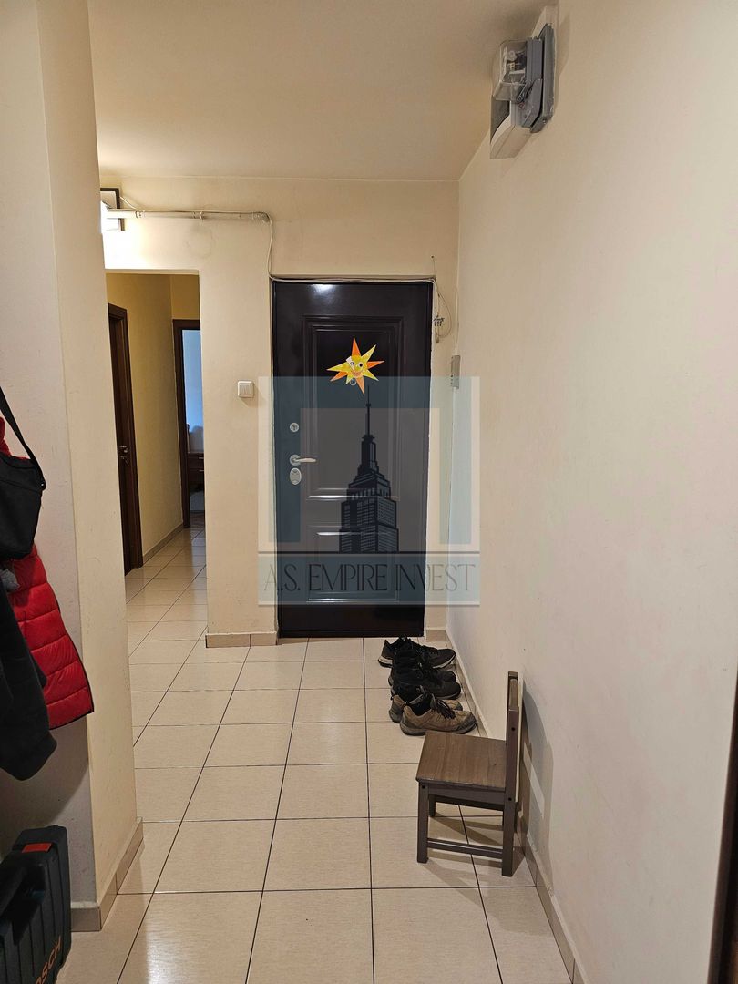 De vanzare apartament 4 camere/ zona Tractorul - Poză 2