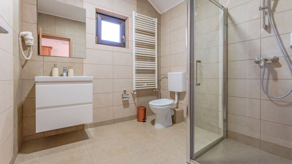 Pensiune Râșnov, 13 camere plus locuință proprietar, zonă Cetate - Poză 41