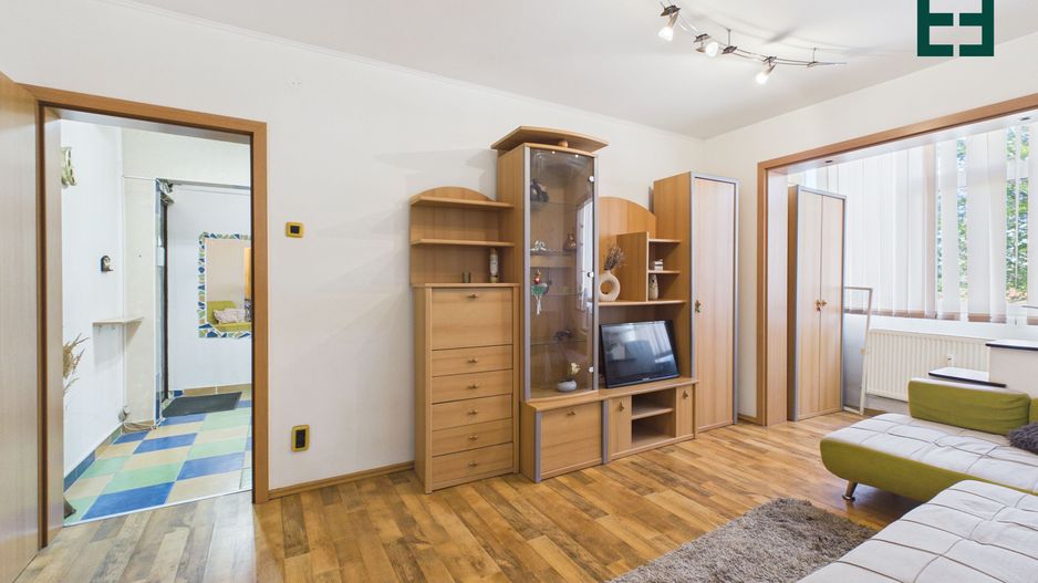 Apartament cu 2 camere etaj 3 - Zona Aurel Vlaicu - Arad - Poză 2