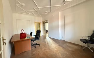 Eleganta, stil si mult potential intr-un apartament interbelic de 3 camere - Poză 6