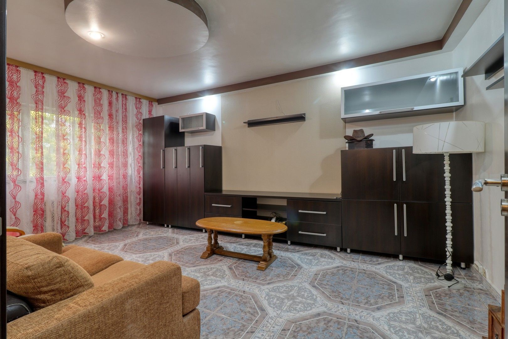 SUPER PRET!-  Apartament 4 camere + boxa si parcare - Comision 0% - Poză 1