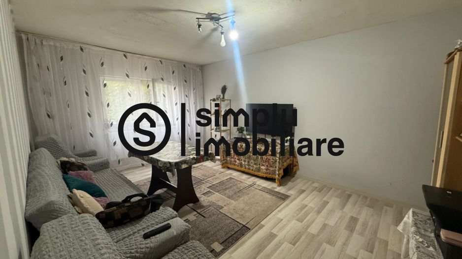 Apartament 2 camere Decomandat 1 Mai zona Pelendava et 1/4 - Poză 2