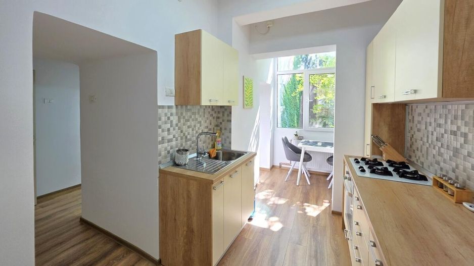 Piata Romana, 4 camere 138 MP total, Etaj 2/9, renovat - utilat, liber - Poză 49