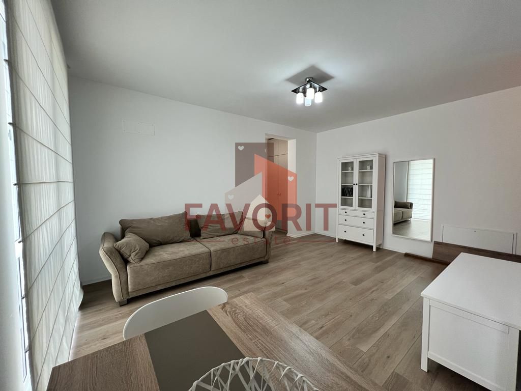 Mobilat si utilat. Vedere la padure. Parcare cu bariera - Poză 1