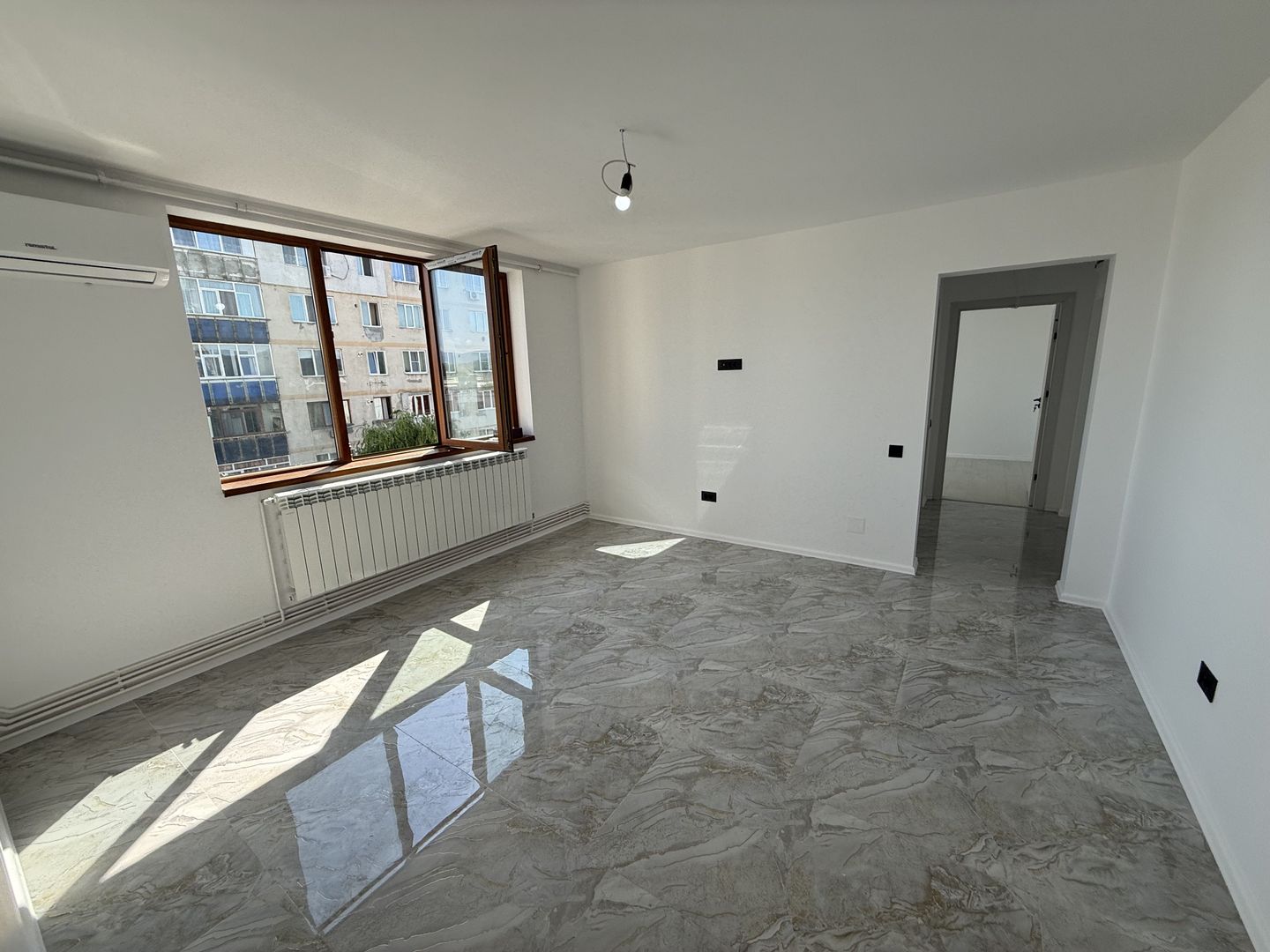 Apartament 3 camere renovat ca la carte zona OMV Campina - Poză 1
