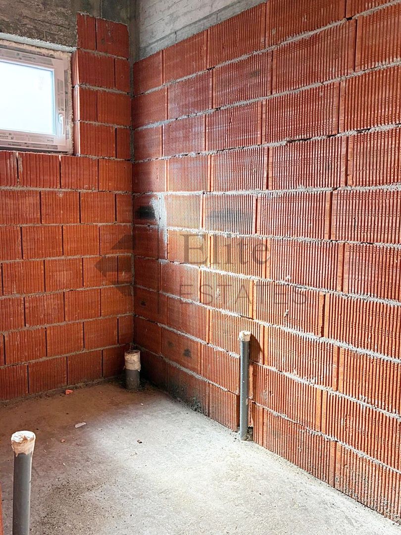 Casa la rosu  cu 4 camere de vanzare in Santandrei - Poză 14