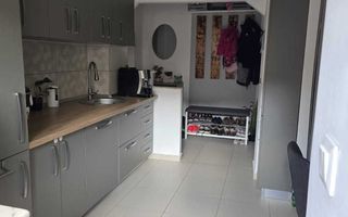 BRASADAS vinde ap 2 cam etaj 1/4 56mp în Carpați 2. - Poză 2