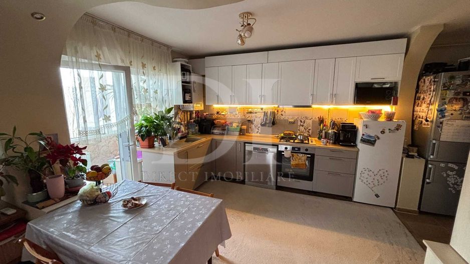 Apartament 3 camere de vanzare / Zona Terra / Floresti - Poză 1