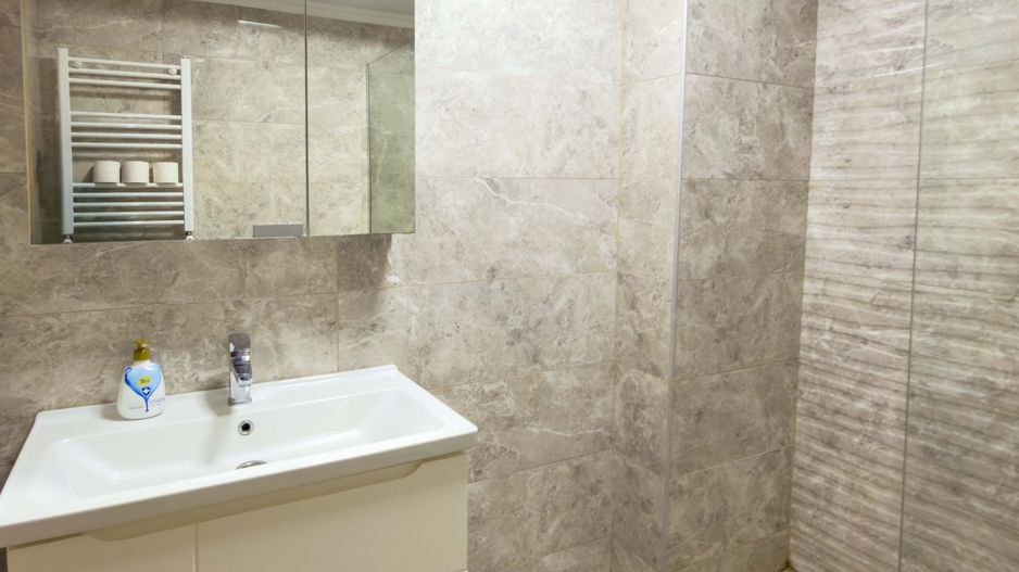 Apartament 2 camere în Solid Residence Butoaie – vedere către lac - Poză 13