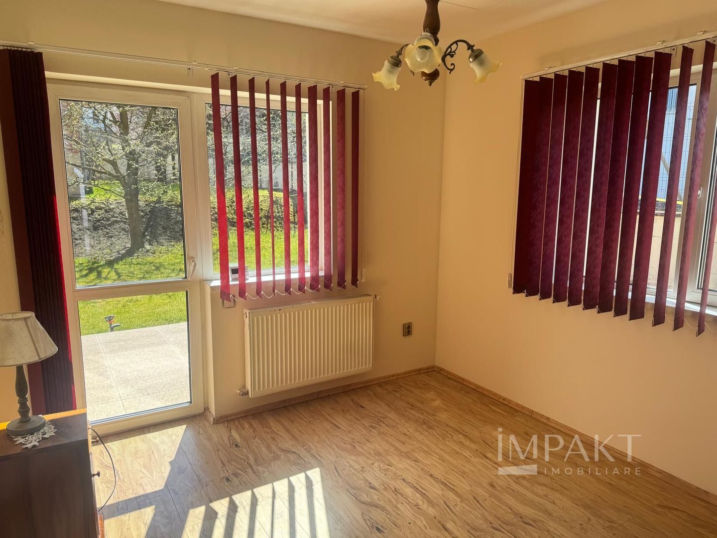 De închiriat – Vilă premium cu panouri fotovoltaice, grădină și garaj - Poză 12