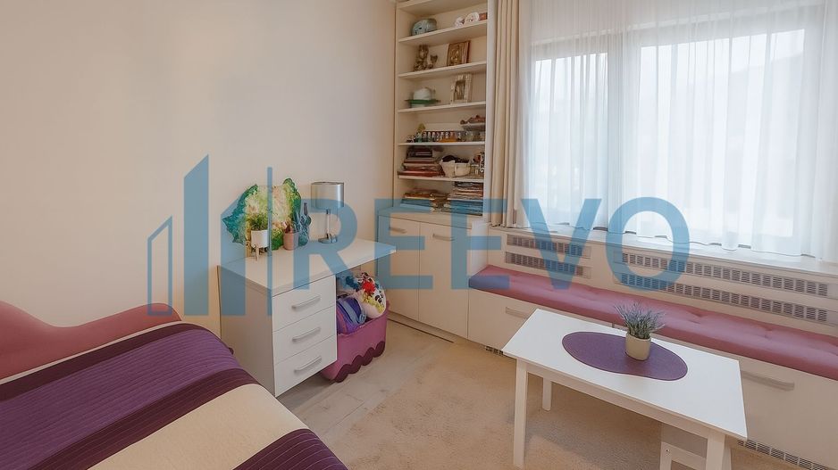 Proprietate Premium cu Două Case și Piscină în Hemeiuș - Poză 11