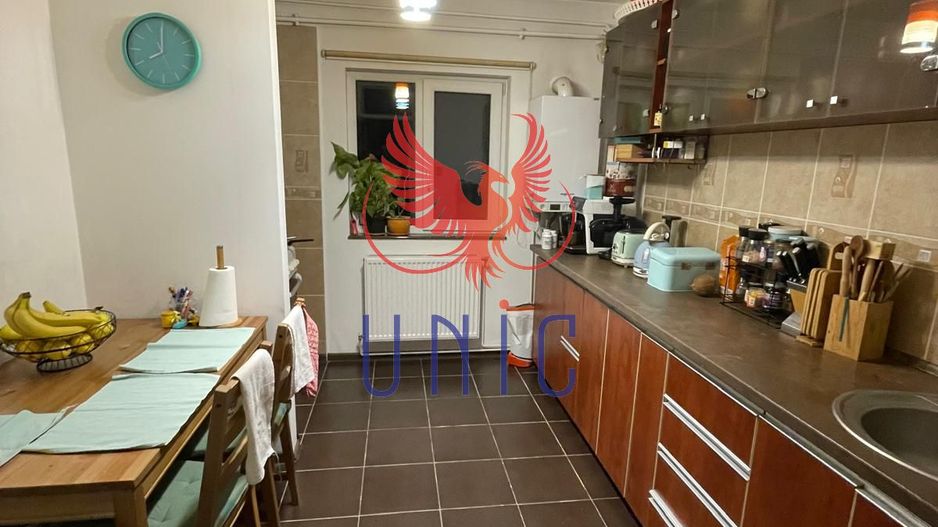 3 camere decomandate - Rovine - 112 000 Euro - Poză 4