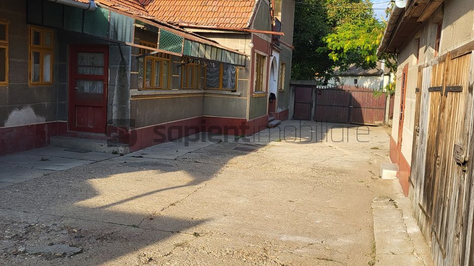 Casa de vanzare pentru 2 familii 5 camere 482mp - Poză 5