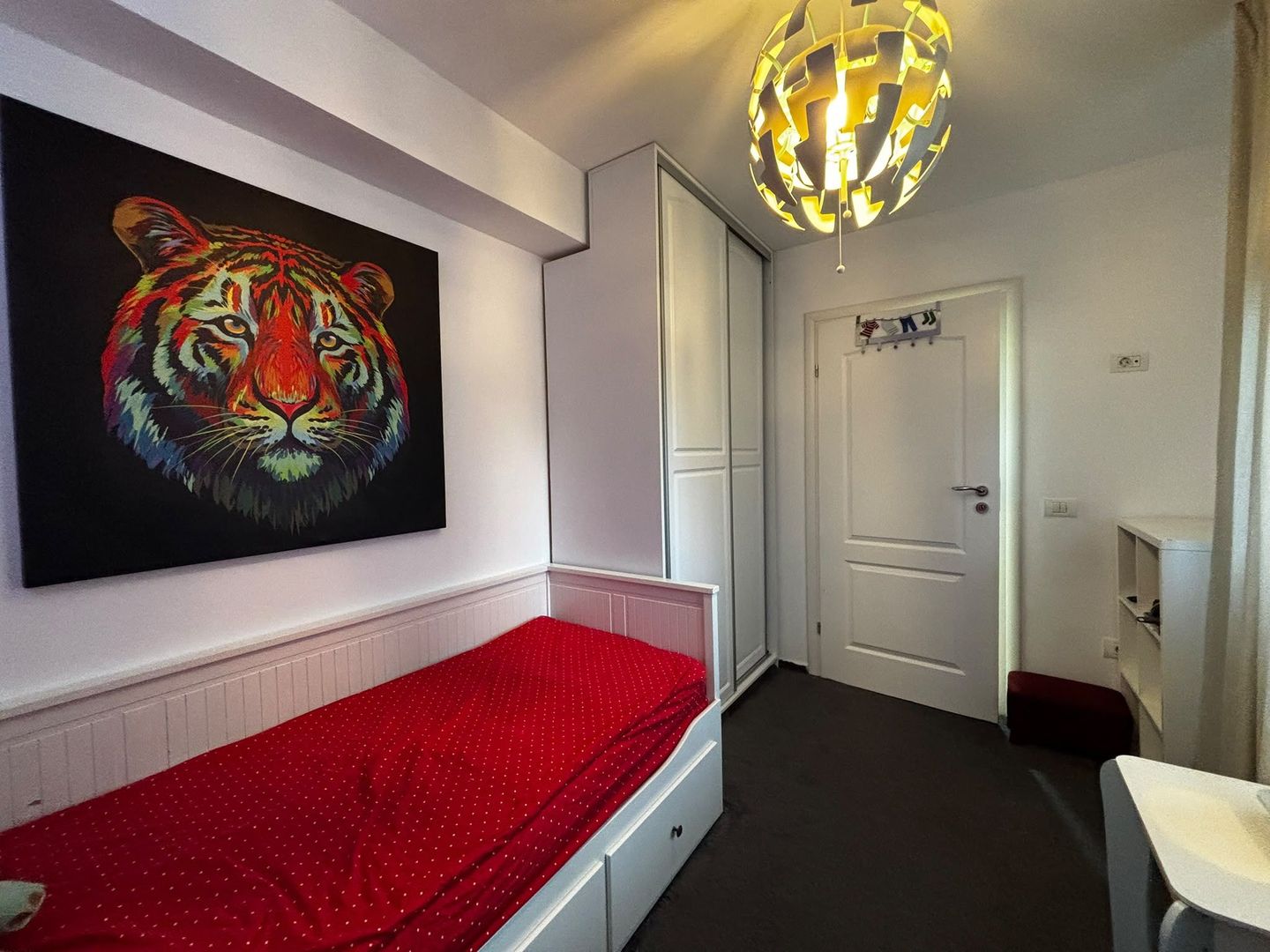 Apartament Modern și Spațios cu Grădină Privată și 2 Locuri de Parcare Incluse! - Poză 14