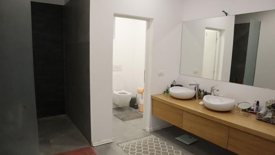 Locuinta moderna spatioasa cu garaj - Poză 19