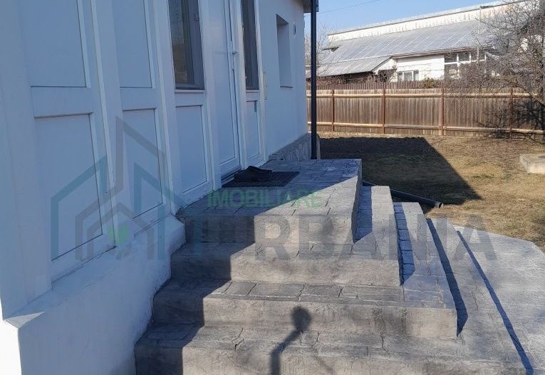 Casa Economica 3 cam,sistem fotovoltaic pompe caldura - Poză 1