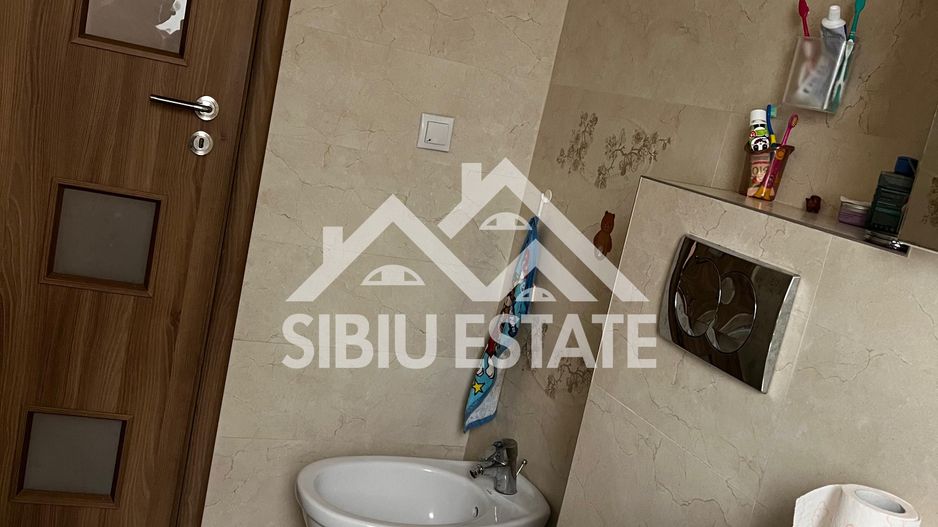 Apartament 3 camere cu grădină 100 mp.  loc de parcare-Calea Cisnadiei - Poză 11