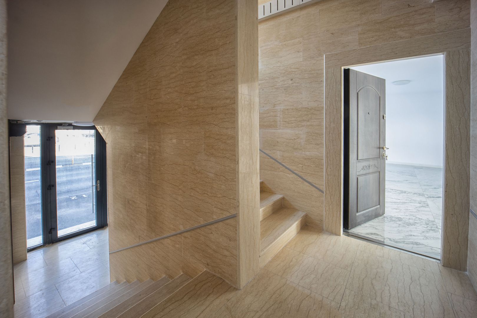 Proprietate Zona Centru Civic , ideala ca proiect de investitii - Poză 3