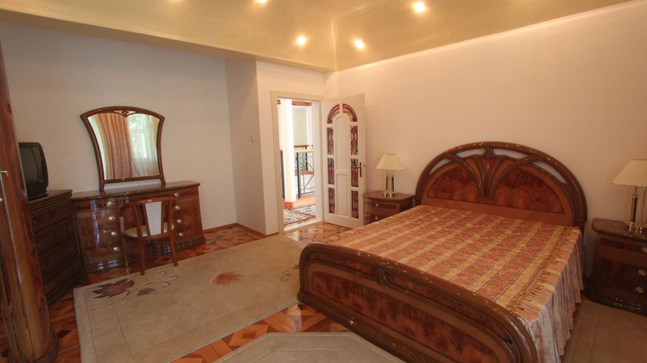 Casă / Vilă cu 8 camere de vânzare în zona Semicentral - Poză 32