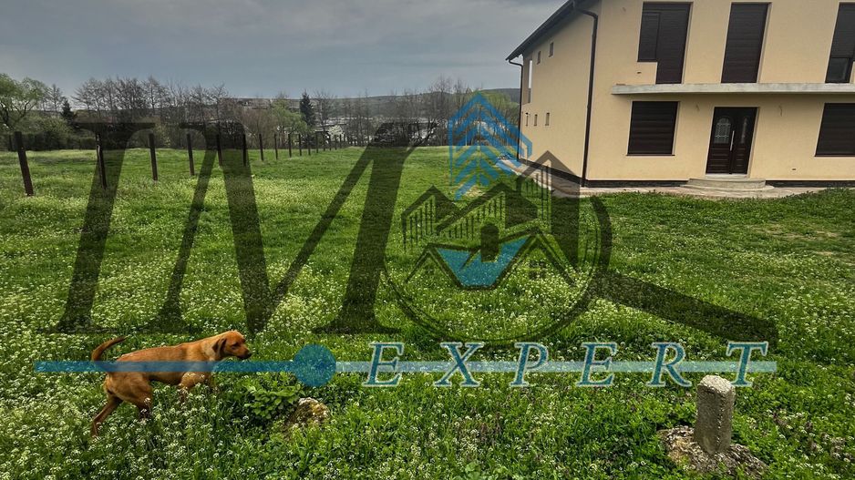 Teren intravilan de vânzare la ieșire din Petresti - Poză 3