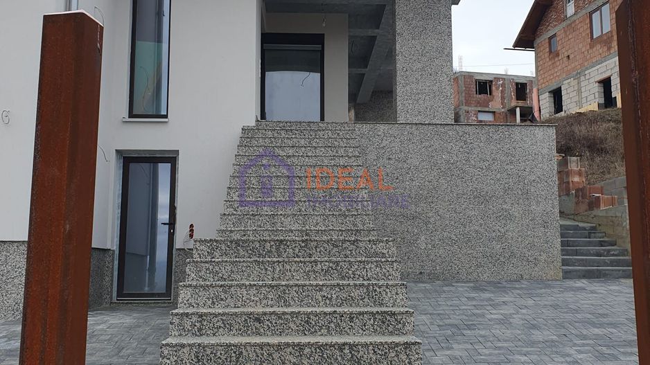 Casa Individuala Moderna cu 4 camere  si garaj, in Sura Mare - Poză 3