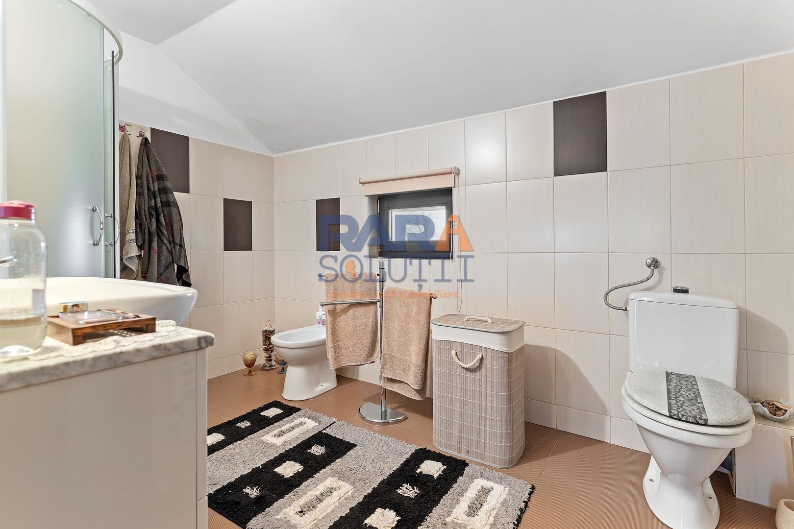 Casă cu 3 dormitoare și 2600 mp teren - Poză 15