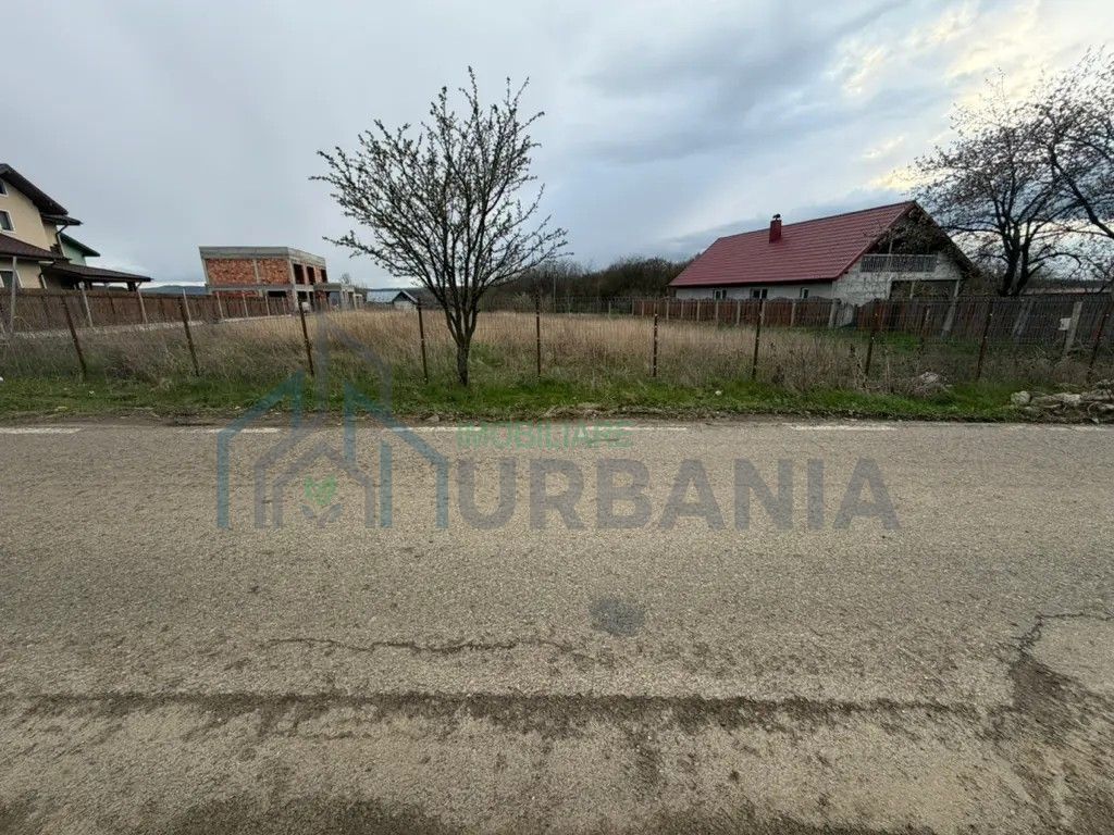 Teren intravilan 1.000 mp în Miroslava, sat Ciurbești, cu utilități și autorizație de construire - Poză 1