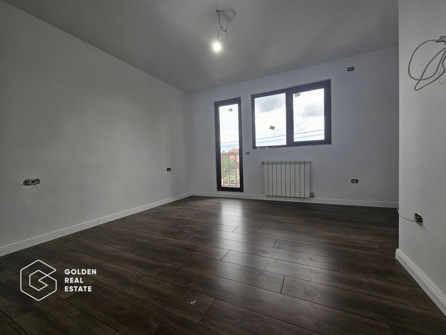 Vila cu 5 camere, 4 bai, Otopeni-centru, COMISION 0, renovata complet - Poză 12