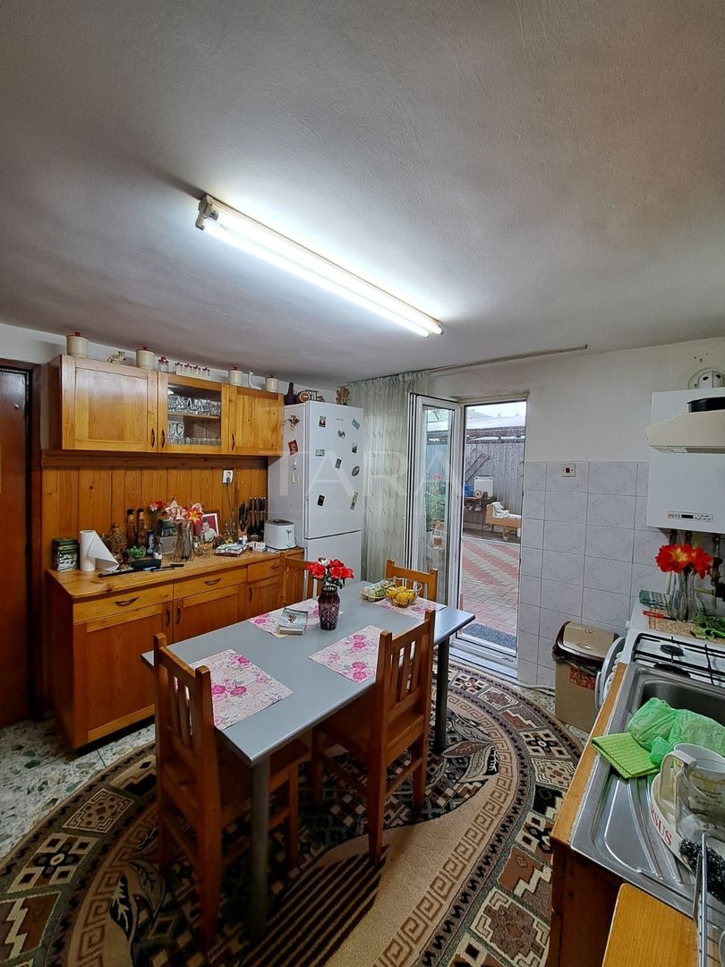 Casă cu 5 camere, zonă semicentrală, ideală pentru locuință sau birou. - Poză 4