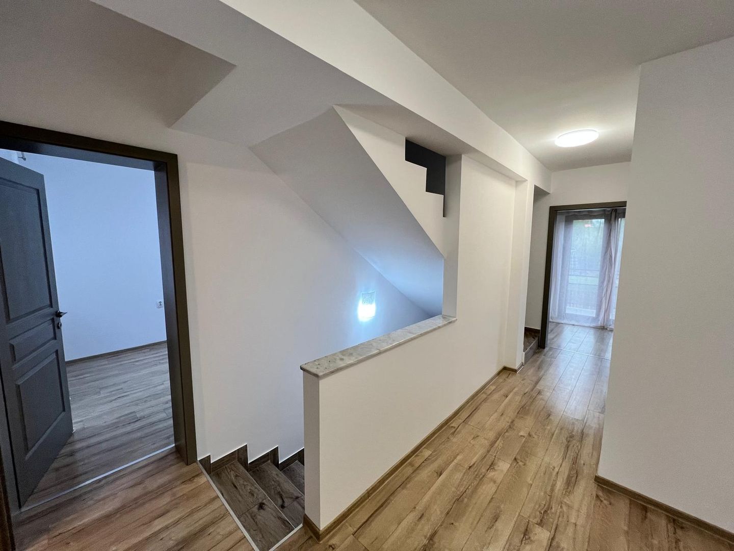 Casa cu 7 camere | 3 balcoane | Garaj | 220 mp + 80 mp curte | Cartier Panorama - Poză 16