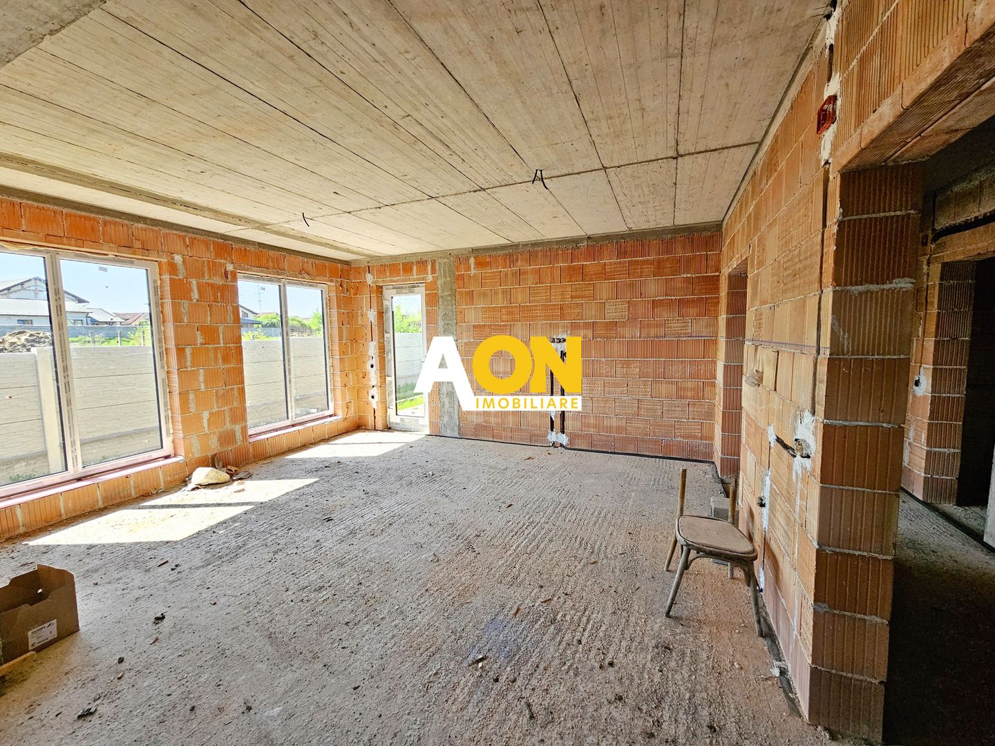 Casa la rosu, 3 camere, terasa, garaj, toate utilitatile, Micesti - Poză 5